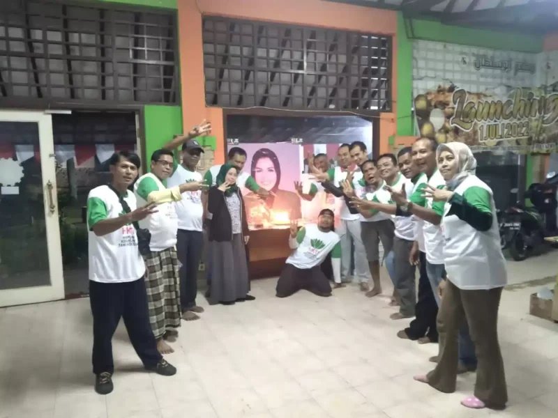 Keterangan foto : Relawan dan Tim Pemenangan Camellia Panduwinata, Sadulur Teh Camel, menggelar acara syukuran ulang tahun ke-38 Camellia Panduwinata, Minggu (5/11/2023)