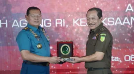 Keterangan foto : Jaksa Agung Muda Pembinaan (JAM-Pembinaan) Dr. Bambang Sugeng Rukmono tandatanganani Nota Kesepahaman (MoU) antara Kejaksaan RI, Mahkamah Agung dan Tentara Nasional Indonesia (TNI) tentang Administrasi Berkas Perkara Berbasis Sistem Elektronik dalam Penyelesaian Perkara Pidana dan Perkara Koneksitas di Lingkungan Peradilan Militer, Senin (6/11/2023)