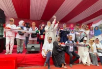 Keterangan foto : Tim Relawan Pro-Amin menggelar acara doa bersama di Tebet, Jakarta Selatan pada Minggu (5/12)