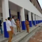 Keterangan Poto : Tinjauan Kabid pada bangunan di SMPN 4 sepatan