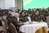 Keterangan foto : Jaksa Agung Muda Intelijen (JAM-Intelijen) Dr. Reda Manthovani memberikan pengarahan kepada pejabat Eselon II, III dan IV beserta jajaran di lingkungan Jaksa Agung Muda Bidang Intelijen (JAM INTEL) terkait penyelenggaraan Intelijen Yustisial, Senin (6/11).