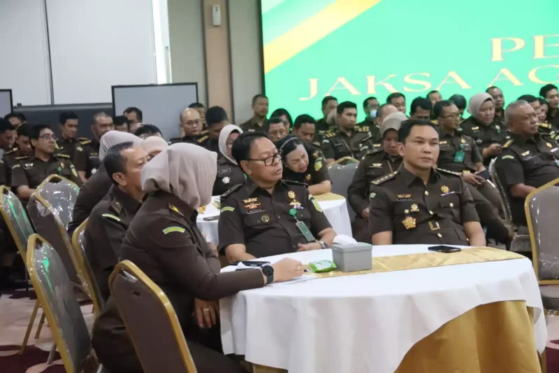Keterangan foto : Jaksa Agung Muda Intelijen (JAM-Intelijen) Dr. Reda Manthovani memberikan pengarahan kepada pejabat Eselon II, III dan IV beserta jajaran di lingkungan Jaksa Agung Muda Bidang Intelijen (JAM INTEL) terkait penyelenggaraan Intelijen Yustisial, Senin (6/11).