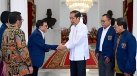 Keterangan Poto : Presiden Jokowi Terima Sambutan dari PWI pusat di istana merdeka 