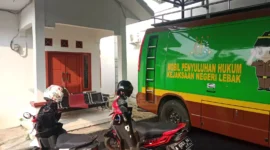 Keterangan foto : Rumah Dinas Kepala Kejaskaan Negeri (Kajari) Lebak yang berada persis sebelah kantor menjadi sorotan, Jumat (10/11/2023)