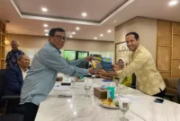 Nadiem Anwar Makarim (Mendikbudristek), menyetujui perjanjian program Sekolah Jurnalistik Indonesia (SJI)