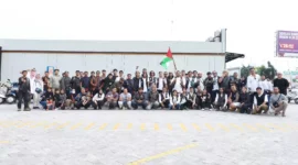 Swafoto bersama komunitas scooterist dalam aksi bela Palestina, sumber foto Istimewa