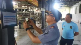 Keterangan foto : Kepala Lapas Cirebon Yan Rusmanto Tinjau Hasil Karya Warga Binaan Pemasyarakatan, (Rabu, 15/11/2023) 