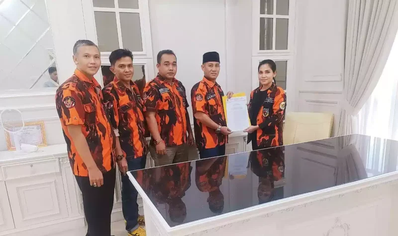 Penerimaan surat keputusan oleh ketua PP MPC Kota Tangerang
