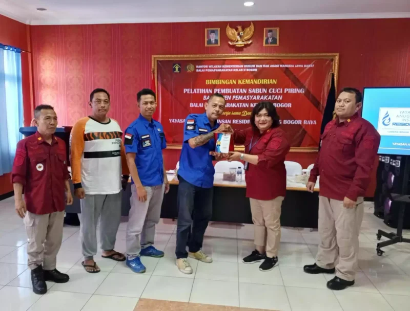 Keterangan foto : Bapas Bogor Laksanakan Pelatihan Pembuatan Sabun cuci piring Klien Pemasyarakat, (Kamis, 16/11/2023) 