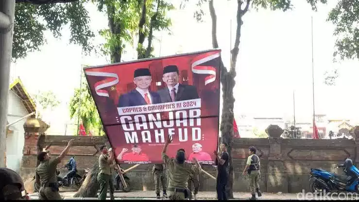 Aksi Satpol PP Copot Baliho Ganjar - Mahfud di Pematangsiantar SUMUT, Ada Apa I Teras Media