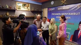 Keterangan foto : Ketua Umum Tim Relawan PROAMIN, Camellia Panduwinata menyatakan akan bekerja bersama tim PROAMIN untuk memenangkan Pasangan Capres Cawapres Anies Baswedan dan Muhaimin, Senin (20/11/2023)