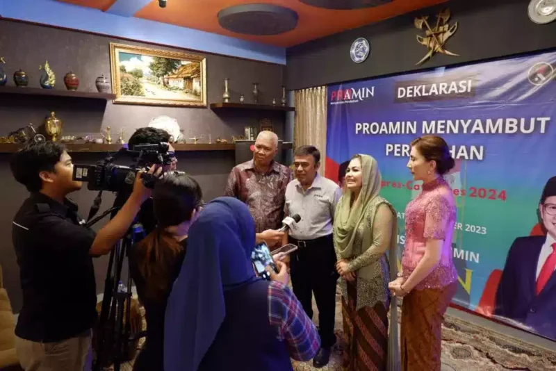 Keterangan foto : Ketua Umum Tim Relawan PROAMIN, Camellia Panduwinata menyatakan akan bekerja bersama tim PROAMIN untuk memenangkan Pasangan Capres Cawapres Anies Baswedan dan Muhaimin, Senin (20/11/2023)