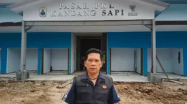 Keterangan foto : Sekjen Matahukum, Mukhsin Nasir saat berada di Pasar Rangkasbitung, Kamis (23/11/2023)