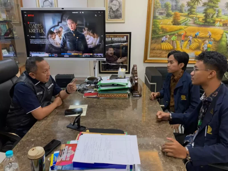 Keterangan foto : Kejaksaan Agung, Kepala Pusat Penerangan Hukum (Kapuspenkum) Dr. Ketut Sumedana menerima audiensi dengan Perwakilan Badan Eksekutif Mahasiswa (BEM) Universitas Udayana, Kamis (23/11/2023)