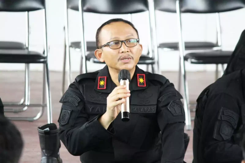 Keterangan foto : Kepala Lapas Cirebon Yan Rusmanto Berikan Arahan Pada Warga Binaan Pemasyarakatan, (Kamis, 23/11/2023) 