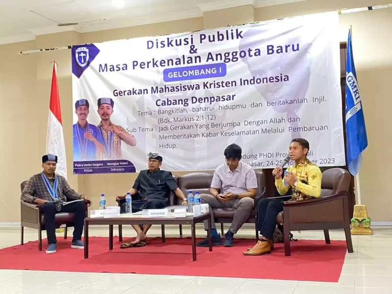 Keterangan foto : Badan Pengurus Cabang (PC) Gerakan Mahasiswa Kristen Indonesia (GMKI) Cabang Denpasar Masa Bakti 2023-2025 Bersama Panitia Pelaksana laksanakan Pembukaan Diskusi Publik dan Masa Perkenalan Gelombang 1 Tahun 2023.