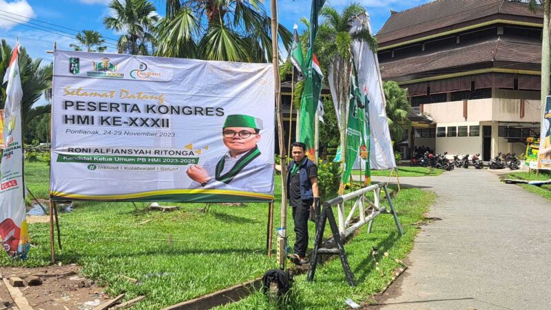 Keterangan foto : Roni Alfiansyah Ritonga menyatakan diri maju sebagai kandidat Ketum PB HMI periode 2023-2025 dalam kongres ke XXXII di Pontianak, Minggu (26/11/2023)