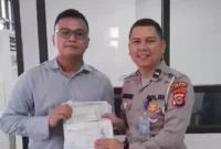 Keterangan foto : Pengunjung yang telah bayar pajak kendaraan, Senin (27/11/2023)