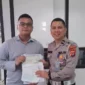 Keterangan foto : Pengunjung yang telah bayar pajak kendaraan, Senin (27/11/2023)