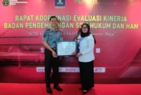 Keterangan foto : Kemenkumham Jabar Raih Penghargaan Predikat Memuaskan Rakor Evaluasi Kinerja 2023 dan Target Kinerja BPSDM 2024,(TerasMedia/Foto)