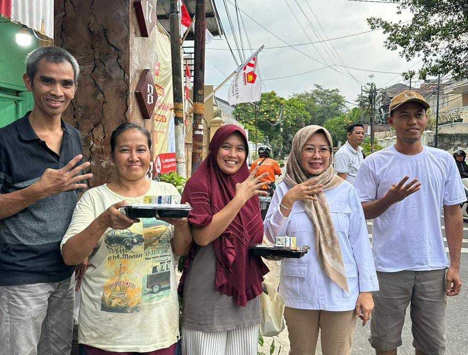 Hj.Jamilah Abdul Gani Sosialisasikan Program Prabowo - Gibran Makan Siang dan Minum Susu Gratis I Teras Media