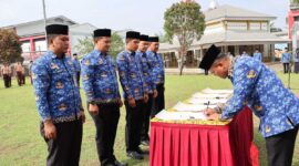 Keterangan foto : Kepala Lapas Narkotika Kelas IIA Gunung Sindur Dedy Cahyadi, bertindak sebagai Inspektur Upacara pada perhelatan Upacara Peringatan HUT KORPRI ke-52, Rabu (29/11/2023)
