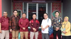 Keterangan foto : Kepala Divisi Pemasyarakatan Kanwil Kemenkumham Jabar, Kusnali, didampingi Kalapas Narkotika Kelas IIA Gunung Sindur, Dedy Cahyadi menerima kunjungan studi lapangan mahasiswa Universitas Indonesia (UI), Kamis (30/11/2023)