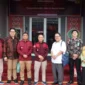 Keterangan foto : Kepala Divisi Pemasyarakatan Kanwil Kemenkumham Jabar, Kusnali, didampingi Kalapas Narkotika Kelas IIA Gunung Sindur, Dedy Cahyadi menerima kunjungan studi lapangan mahasiswa Universitas Indonesia (UI), Kamis (30/11/2023)
