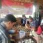 Keterangan poto : Kapolsek Leuwidamar Ikuti Lomba Catur usai gelar Jum'at Curhat pada   10/11/2023