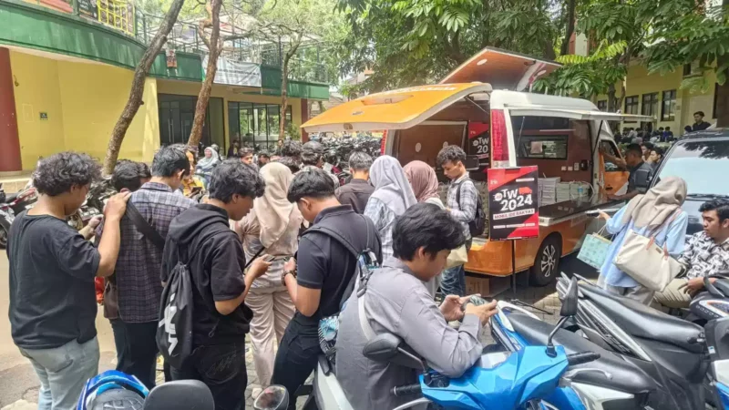 Mahasiswa UIN Ciputat Sampaikan Pandangan Atas Isu Politik Nasional Lewat Mobil Ide Rakyat