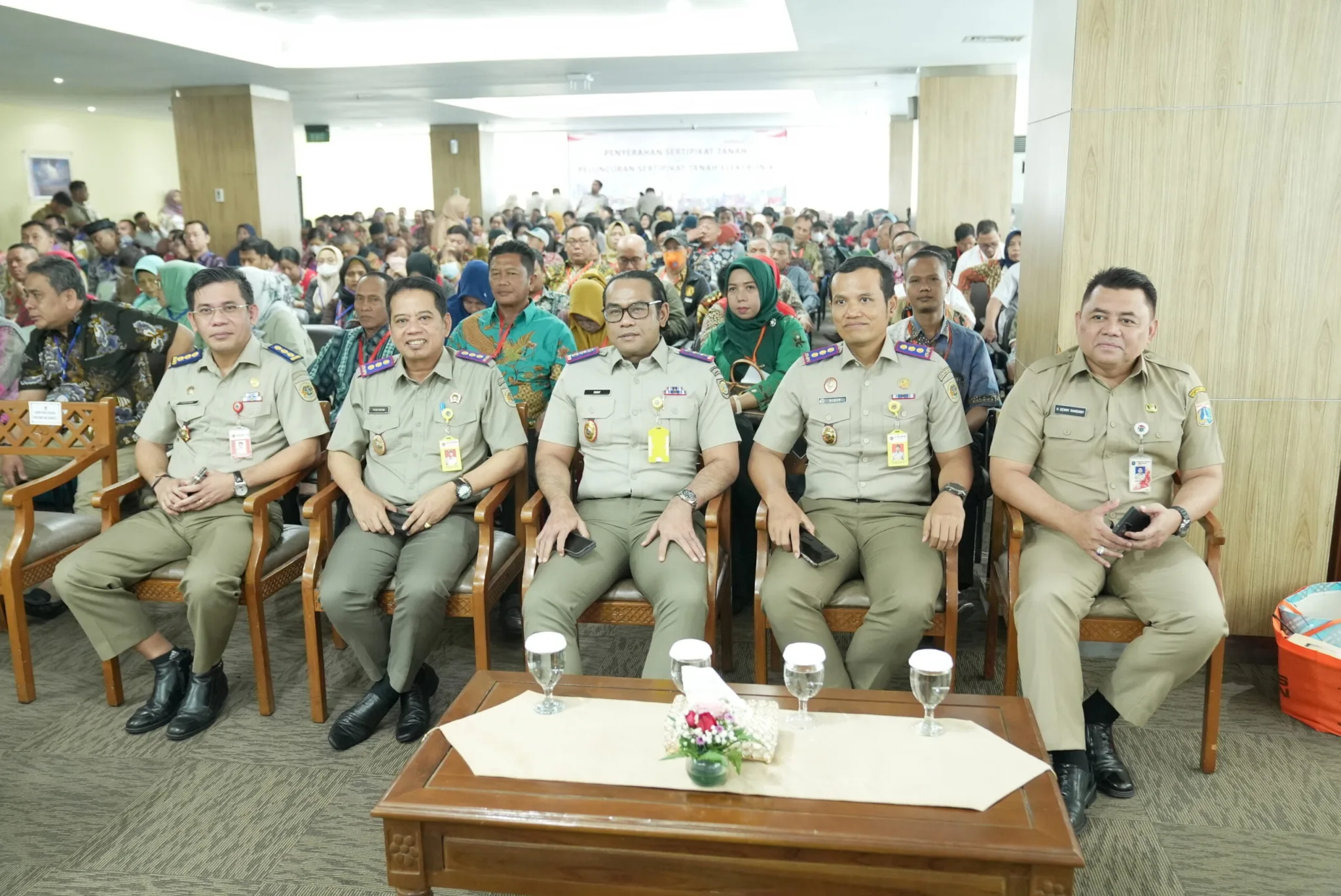 Penyerahan dan Peluncuran Sertifikat Tanah Elektronik untuk Masyarakat I Teras Media