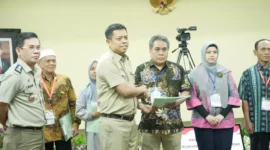 Keterangan foto : Penyerahan dan Peluncuran Sertifikat Tanah Elektronik untuk Masyarakat, (Selasa, 5/12/2023) 
