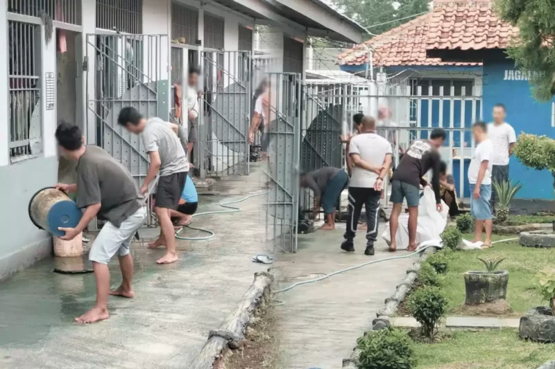 Keterangan foto : Kalapas Cirebon Berikan Arahan Terkait Kebersihan Area Blok Kamar Hunia Warga binaan, (Jum'at, 1/12/2023) 