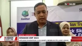 Keterangan foto : Pembicara utama dan dosen tamu Tri Adhianto, Minggu (3/12/2023)