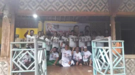 Keterangan foto : Barisan Relawan Jokowi Presiden (Bara JP) bersama Relawan Jokowi Bergerak Bersama Prabowo (TIM 8-RJBBP) melakukan pergerakan disetiap kampung-kampung yang ada di Kabupaten/Kota di Provinsi Banten dengan mendirikan rumah relawan, Senin (4/12/2023)