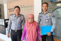 Keterangan foto : Lapas Cirebon Sambut Baik Ibu Dr.Murtini, Sosok Tunanetra Yang Melakukan Perjalanan Rekor MURI, (Selasa, 5/12/2023)