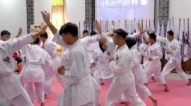 Keterangan foto : Ksatria Kempo Lapas Narkotika Kelas IIA Gunung  Sindur tampil di depan Ketua Umum Federasi Kempo Indonesia (FKI), Menkumham Yasonna H. Laoly, pada pengukuhan 52 Pengurus Federasi Kempo Provinsi Jawa Barat dan Peresmian Graha Federasi Kempo Indonesia di Lingkungan Kemenkumham Jabar, (Kamis, 07/12/2023)