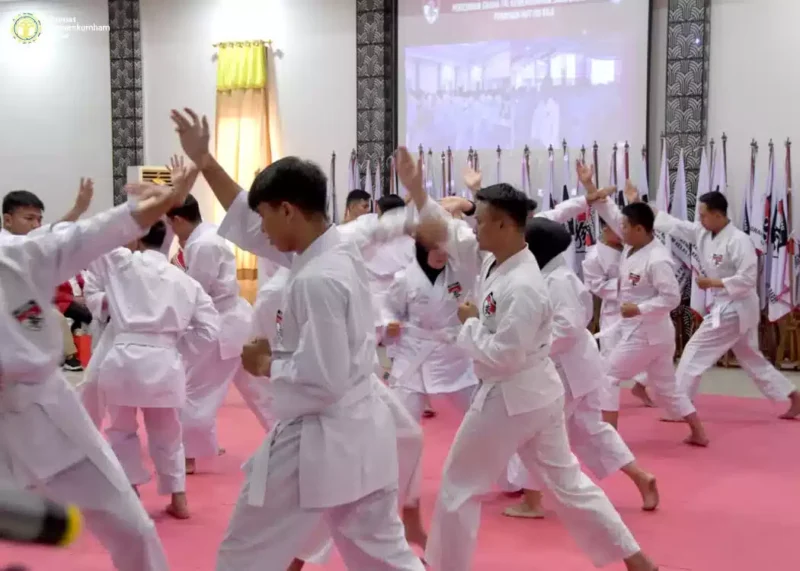 Keterangan foto : Ksatria Kempo Lapas Narkotika Kelas IIA Gunung  Sindur tampil di depan Ketua Umum Federasi Kempo Indonesia (FKI), Menkumham Yasonna H. Laoly, pada pengukuhan 52 Pengurus Federasi Kempo Provinsi Jawa Barat dan Peresmian Graha Federasi Kempo Indonesia di Lingkungan Kemenkumham Jabar, (Kamis, 07/12/2023)