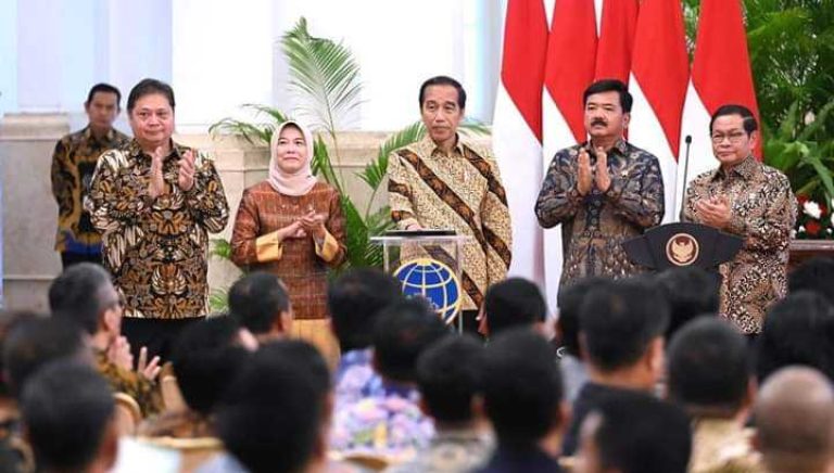 Penyerahan Sertifikat dan Peluncuran Sertifikat Elektronik Oleh Presiden Jokowi Penyerahan Sertifikat dan Peluncuran Sertifikat Elektronik Oleh Presiden Jokowi