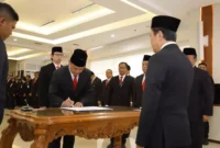 Keterangan foto : Menteri Kelautan dan Perikanan, Sakti Wahyu Trenggono melantik Irjen Pol Prof Dr Rudy Heriyanto Adi Nugroho sebagai Sekretaris Jenderal (Sekjen) Kementerian Kelautan dan Perikanan (KKP), Senin (11/12/2023)