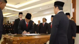 Keterangan foto : Menteri Kelautan dan Perikanan, Sakti Wahyu Trenggono melantik Irjen Pol Prof Dr Rudy Heriyanto Adi Nugroho sebagai Sekretaris Jenderal (Sekjen) Kementerian Kelautan dan Perikanan (KKP), Senin (11/12/2023)