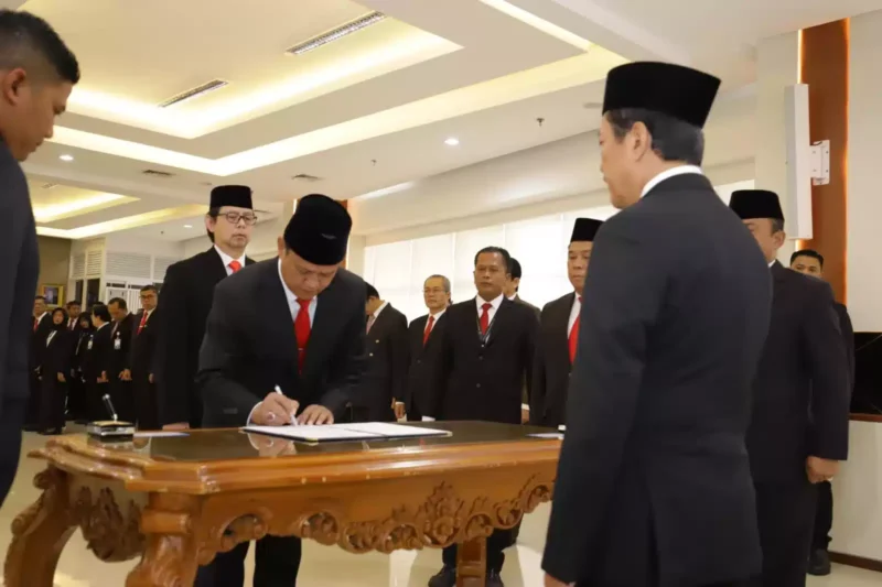 Keterangan foto : Menteri Kelautan dan Perikanan, Sakti Wahyu Trenggono melantik Irjen Pol Prof Dr Rudy Heriyanto Adi Nugroho sebagai Sekretaris Jenderal (Sekjen) Kementerian Kelautan dan Perikanan (KKP), Senin (11/12/2023)