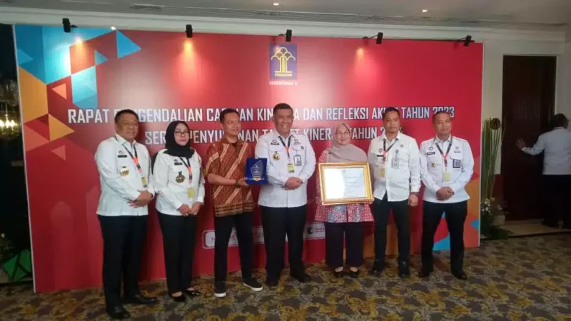 Keterangan foto : Kepala Kantor wilayah Kementerian Hukum dan HAM Jawa Barat R. Andika Dwi Prasetya beserta Jajaran, (Minggu, 31/12/2023) 
