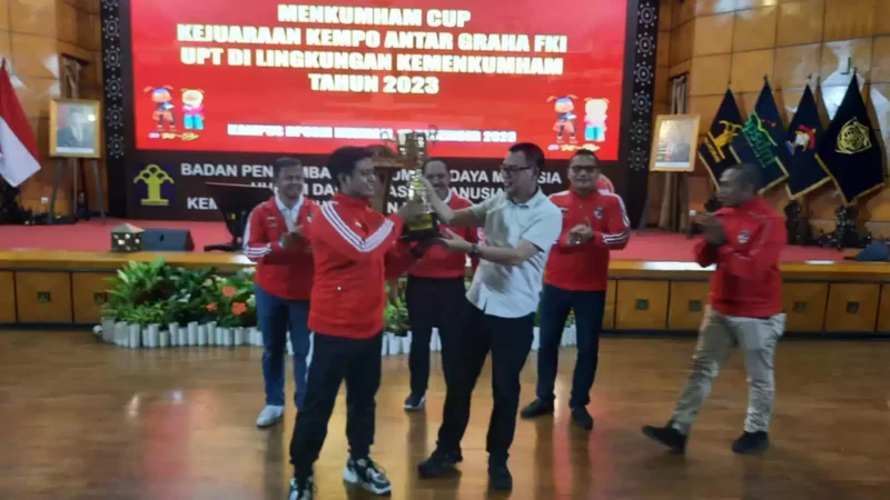 Keterangan foto : Ksatria Kempo Lapas Narkotika Kelas IIA Gunung Sindur Bersama Ksatria Kempo UPT Kemenkumham Jabar ikut berpartisipasi dalam kejuaraan Kempo Menkumham Cup, pada perhelatan ini Kanwil Kemenkumham Jabar meraih Juara Umum I, Sabtu (16/12).