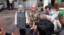 Keterangan foto : Kantor Hukum Soesilo Aribowo dan Rekannya resmi melayangkan surat kepada Kejaksaan Tinggi Sumatera Selatan (Kejati Sumsel) di Jalan Gubernur H A Bastari, Sebrang Ulu I, Kota Palembang, Rabu (20/12/2023)