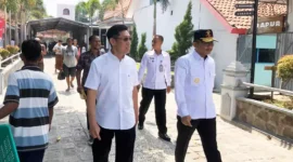 Keterangan foto : Kalapas Cirebon, Yan Rusmanto bersama Direktur PT.AVA, Vincentius Amin Sutanto dan Ketua Koperasi Lapas Cirebon, Suryanto beserta jajaran, (Rabu, 20/12/2023) 