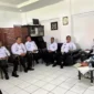 Keterangan foto : Kepala Lapas Cirebon Yan Rusmanto berikan arahan pada jajaran struktural, (Kamis, 21/12/2023) 