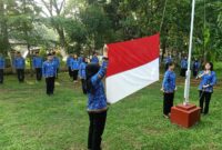 Keterangan foto : Petugas Bapas Subang Kibarkan Bendera Sang Saka merah putih peringati hari Ibu ke-95 Tahun 2023,(Jumat, 22/12/2023) 