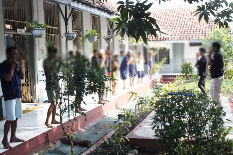 Keterangan foto : Warga binaan Pemasyarakatan lapas Cirebon ikuti senam rutin super SEFT dan Mindfulness bagi Lansia di pagi hari, (Sabtu, 23/12/2023) 