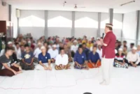Keterangan foto : Kasi Bimkemas Sunoto berikan pengarahan pada warga binaan Pemasyarakatan lapas Cirebon, (Sabtu, 23/12/2023)